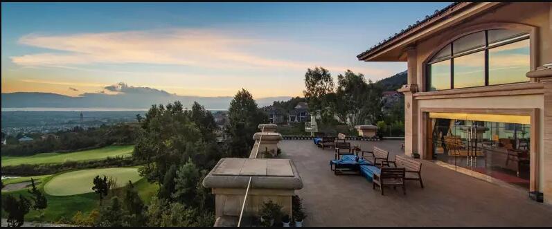 大理蒼海高爾夫酒店陽臺(tái)