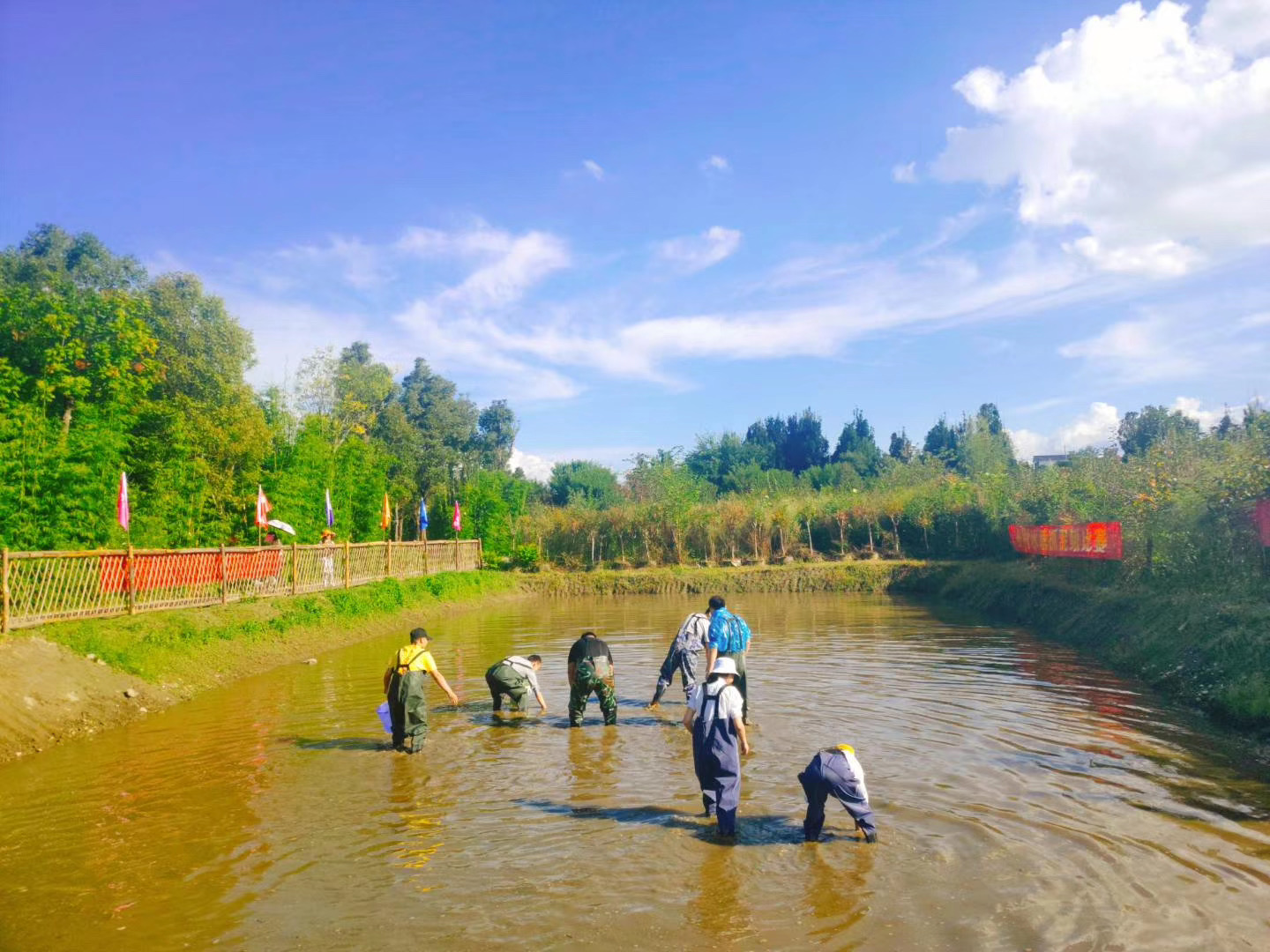 大理戶外拓展訓(xùn)練基地