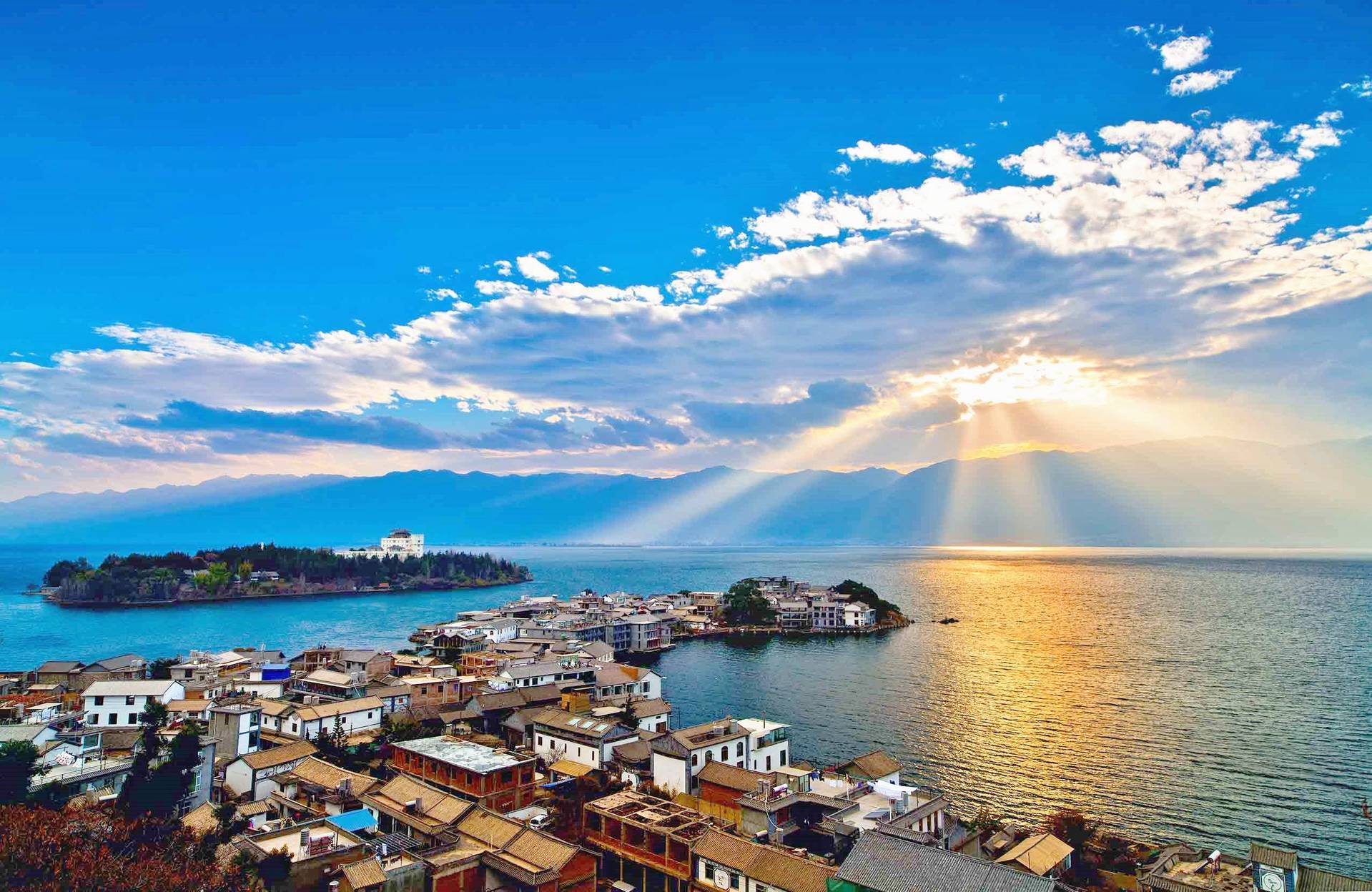 大理自駕兩日游，來一場一路向西的治愈旅行。你確定不來洱海吹吹秋天的風(fēng)嗎？