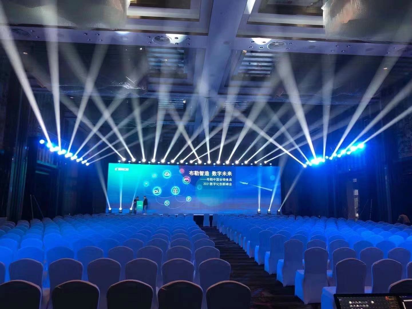 大理水花莊園戶外篝火晚會(huì)團(tuán)建拓展