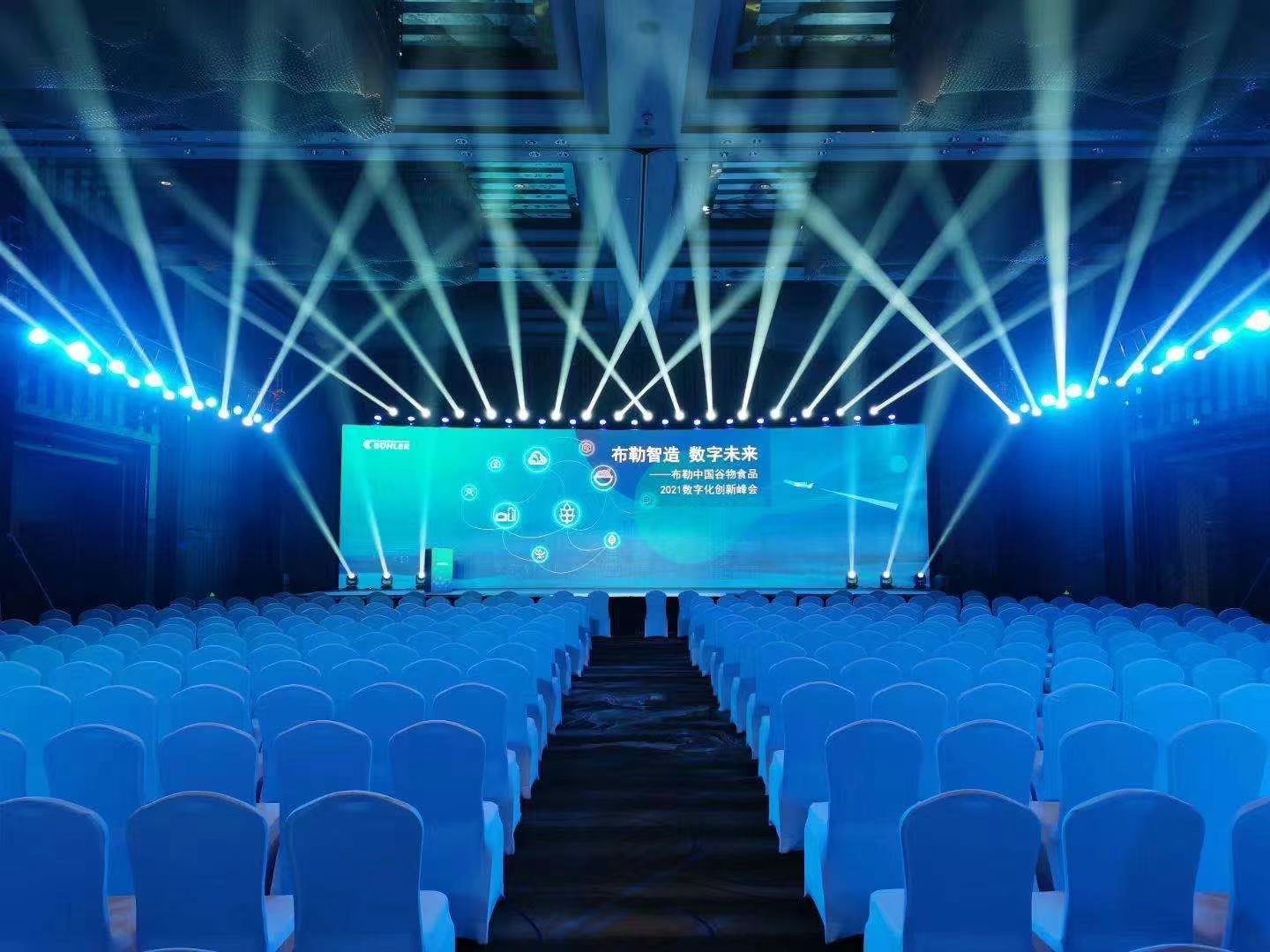 大理水花莊園戶外篝火晚會(huì)團(tuán)建拓展