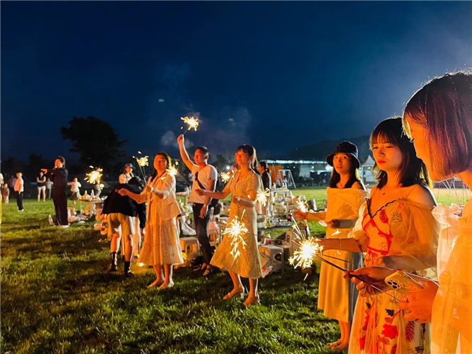 大理企業(yè)會(huì)議會(huì)展拓展訓(xùn)練篝火晚會(huì)