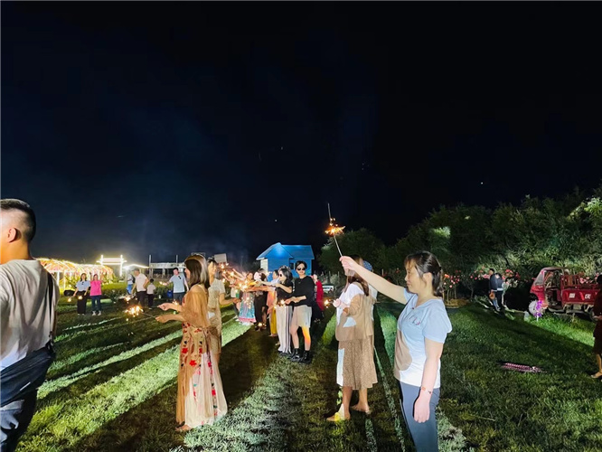 大理企業(yè)會(huì)議會(huì)展拓展訓(xùn)練篝火晚會(huì)