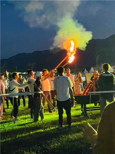 大理企業(yè)會(huì)議會(huì)展拓展訓(xùn)練篝火晚會(huì)