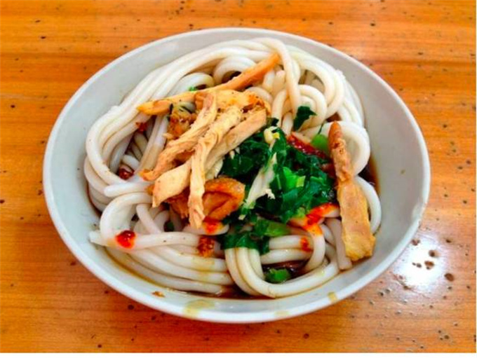 大理特色美食推薦：你確定不來一碗“再回首”涼雞米線？！