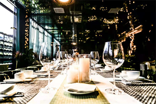 大理會議團(tuán)建小眾輕奢西餐廳之變壓器廠秘密花園紅酒餐廳