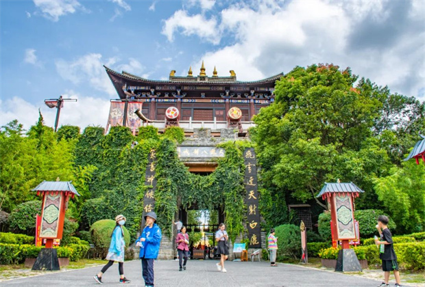 大理旅游特輯 | 閑逛天龍八部影視城，武俠世界能否勾起青春回憶？