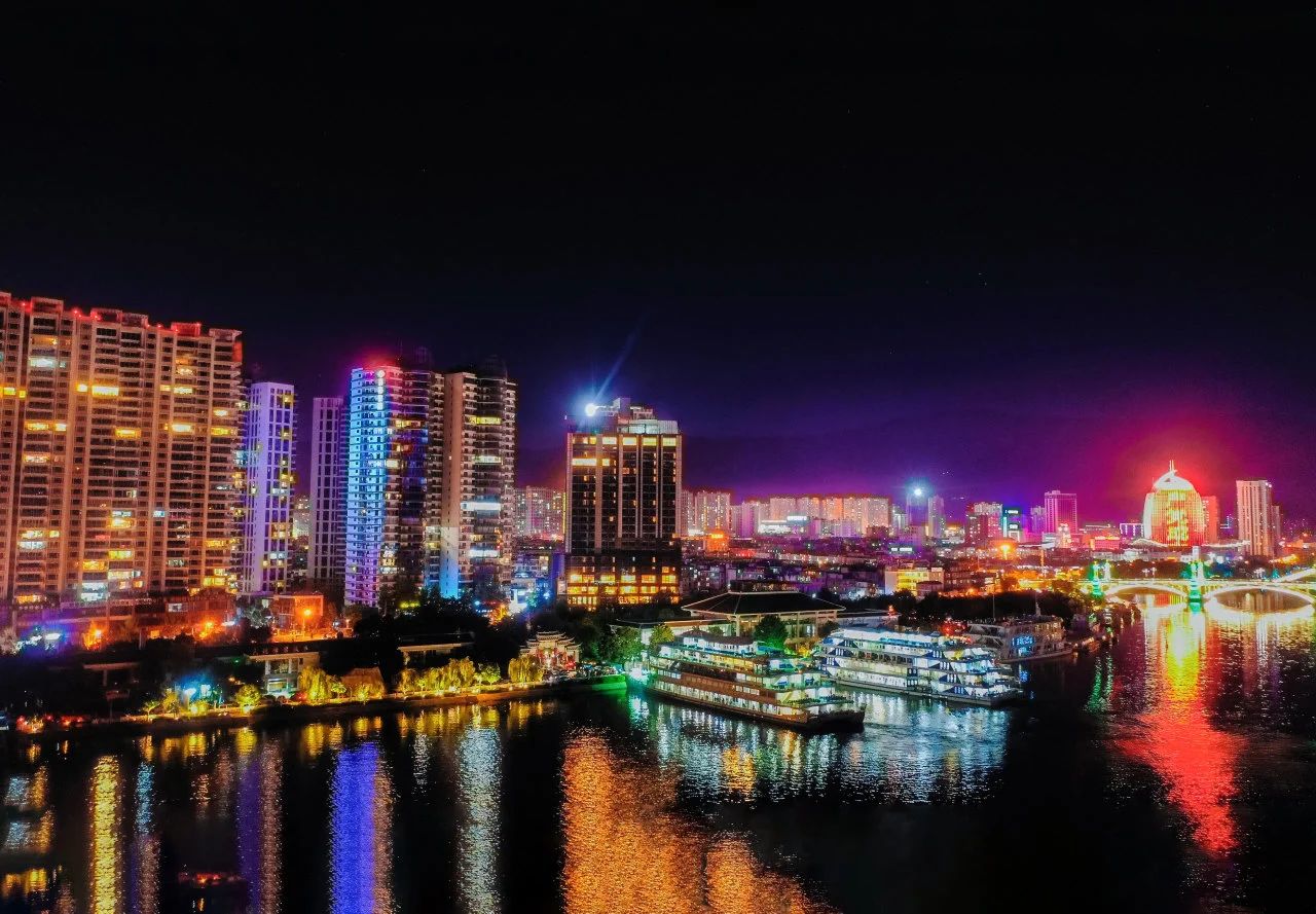 “夢幻中秋夜 光影全家?！敝星镆购街黝}游活動即將開啟